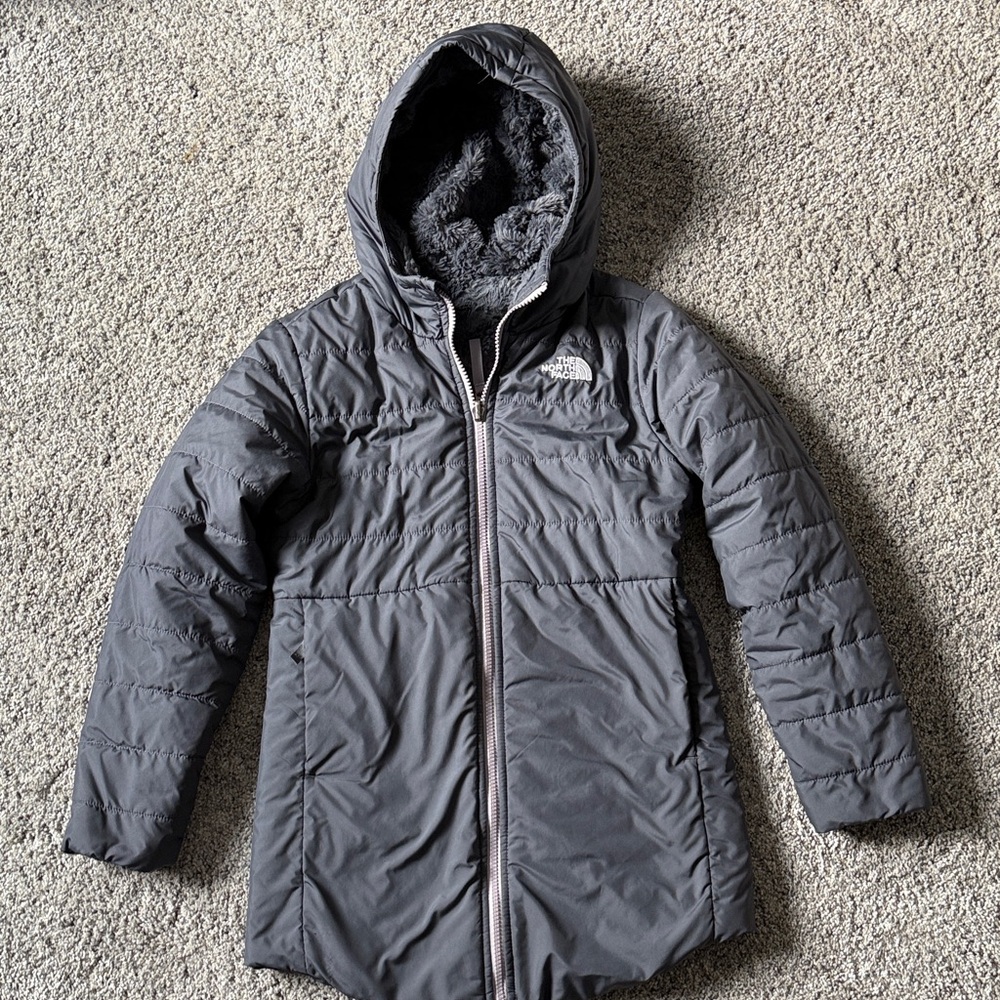 The North Face Girls reversible Winter  Puffer Sherpa Jacket M